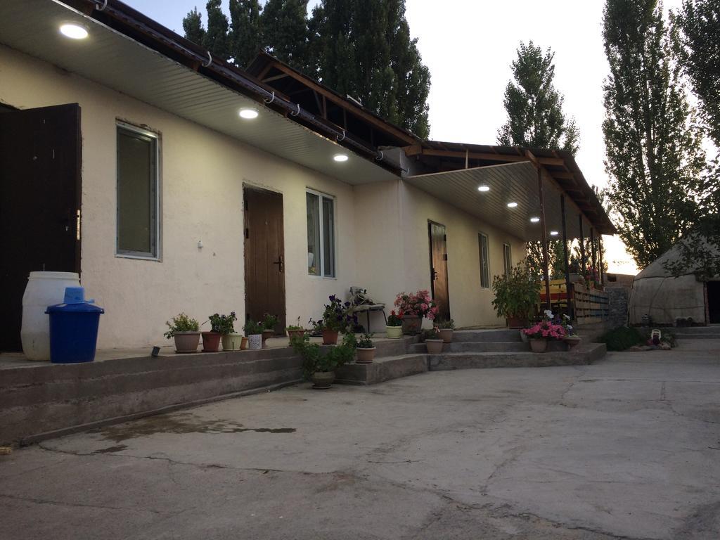 Guest House Mira Kochkor Exterior photo