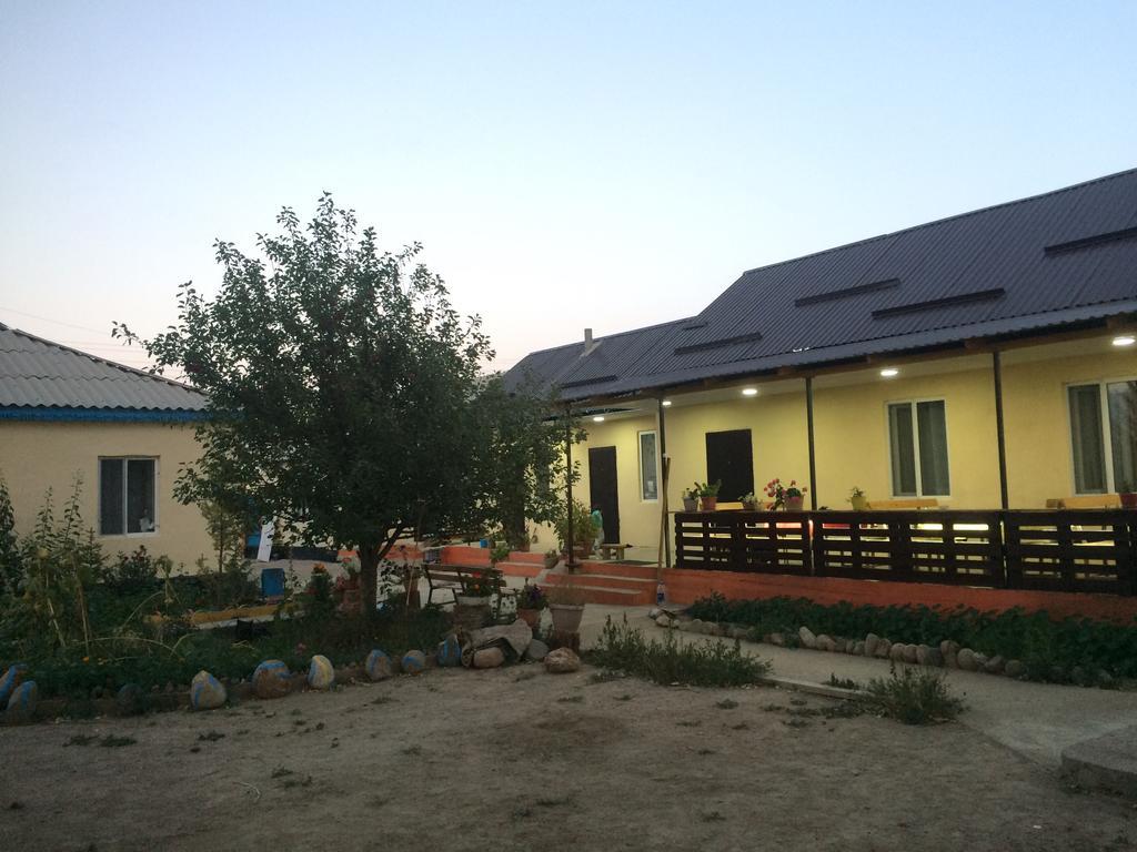 Guest House Mira Kochkor Exterior photo